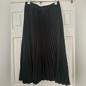 Arula “McKinley” black pleated skirt; size B (2X)
